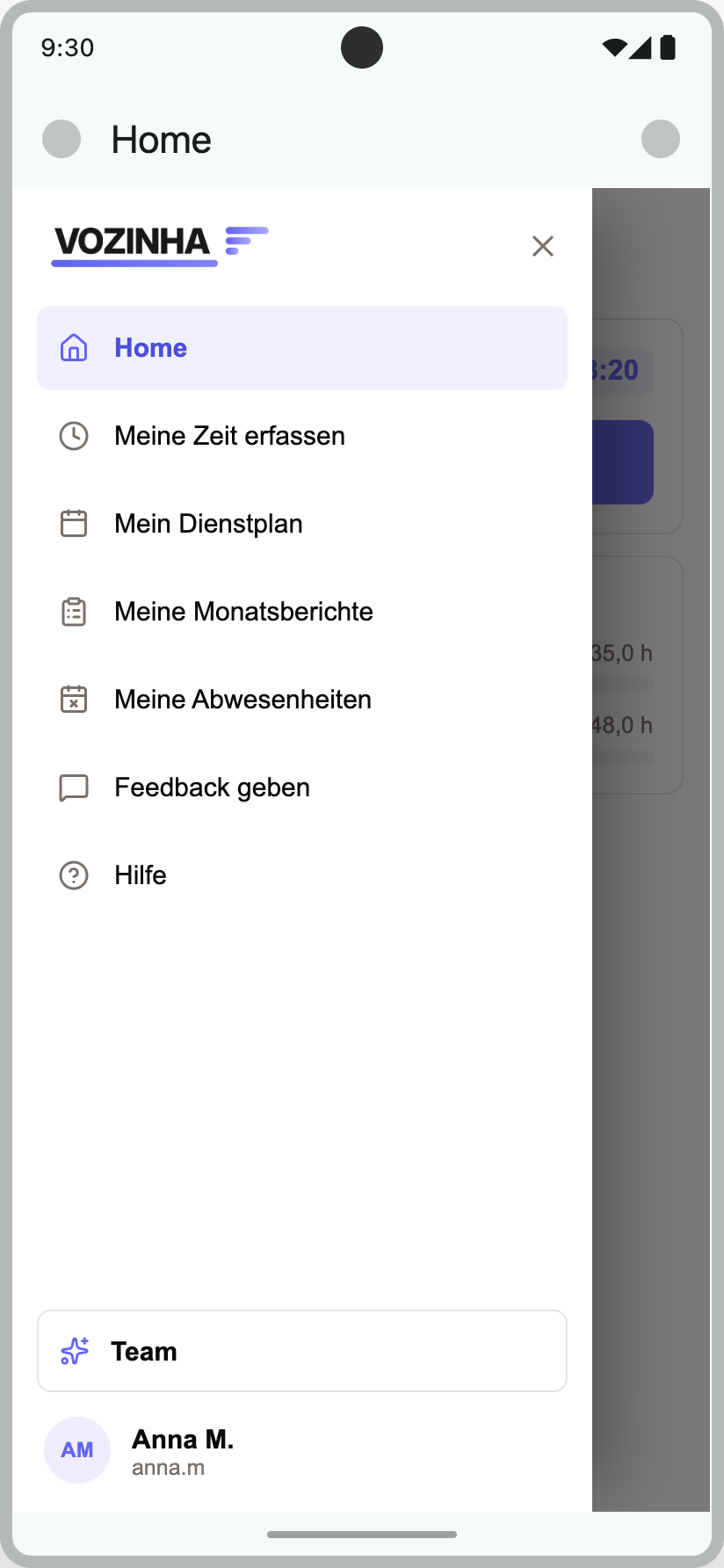 Mobiles Navigationsmenü der Vozinha App mit Home, Zeit erfassen, Dienstplan, Monatsberichten, Abwesenheiten, Feedback und Hilfe